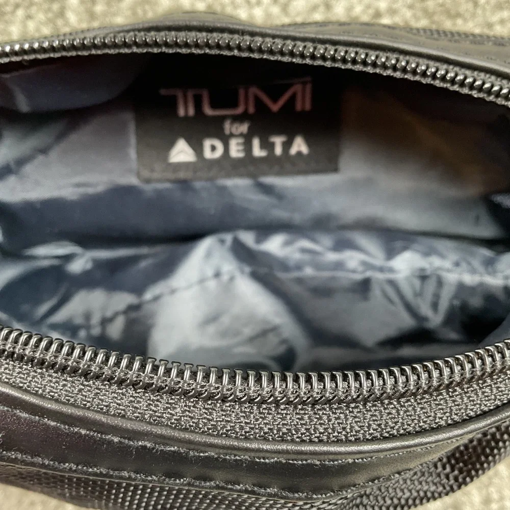 TUMI Pouch Unisex Small Black Ballistic Nylon Delta Amenity Kit Zippered Bag